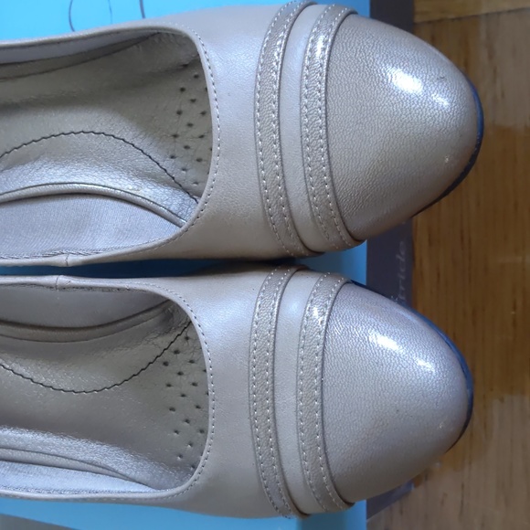 ❌DONATED Comfy beige nude soft system wedge heels - Picture 5 of 11